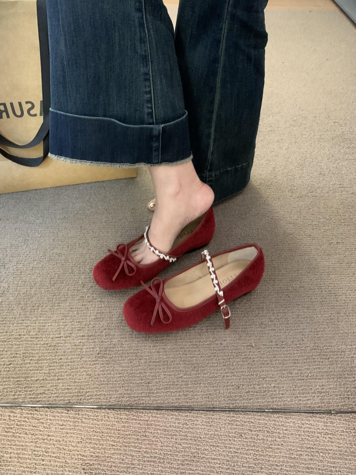 

Small red shoes that increase in height in the evening wind 2025 spring and autumn ballet soft-soled bow rhinestone word with shallow mouth single sho 39