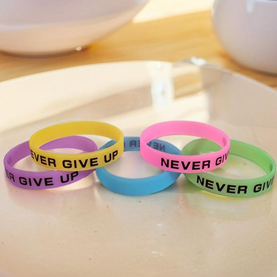 

Пятицветные силиконовые вдохновляющие браслеты - Никогда не сдавайся - Доступны в желтом, розовом, синем и зеленом цветах. Fluorescent Yellow Adult Size 20.2cm