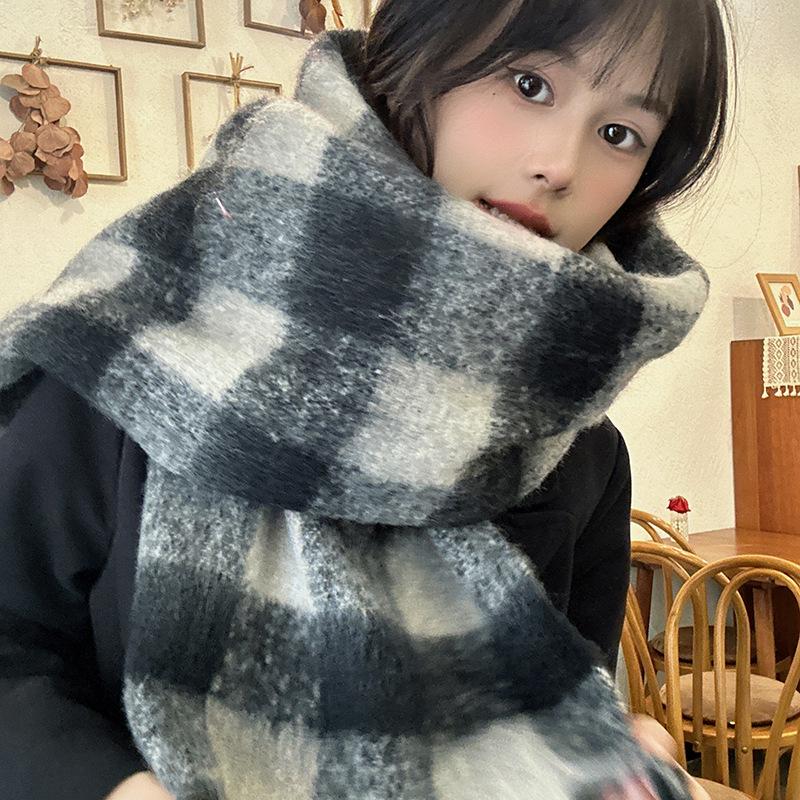 Luochi Black & White Plaid Scarf: Warm, Thick, Korean Style, Fashionable, Versatile Tassel Scarf for Women, Autumn/Winter