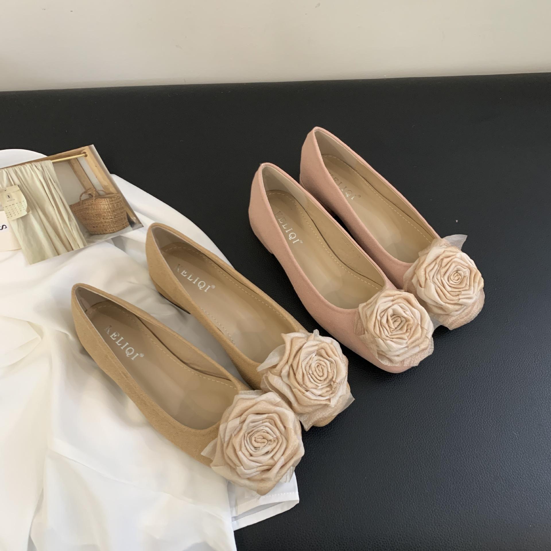 

2025 spring and autumn new rose thick heel single shoes women s middle heel square head shallow mouth retro classical niche design 39 хаки