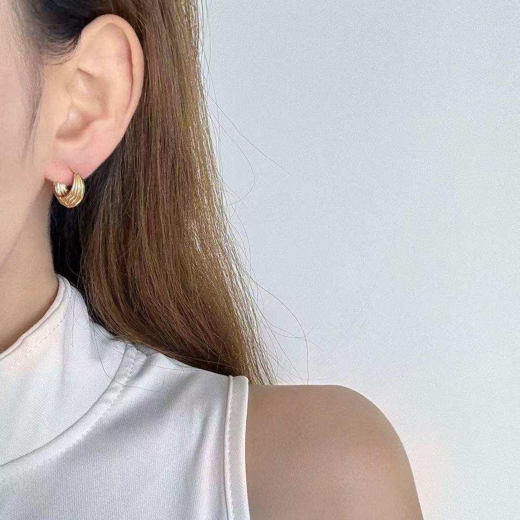 Minimalist Gold Geometric Ear Hoops - Simple Copper Ear Cuffs for Women, Elegant Light Luxury Earrings