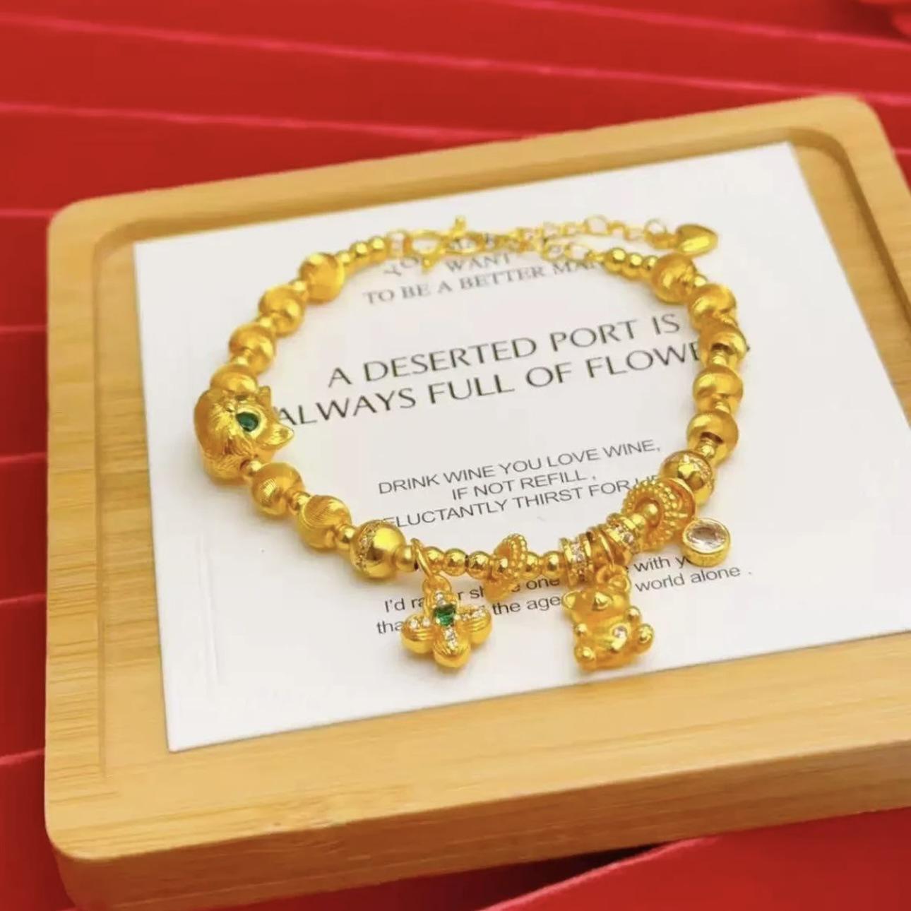 

Emerald Green Four-Leaf Clover Kitten Bracelet - Luxury Women s Gold Style Bangle