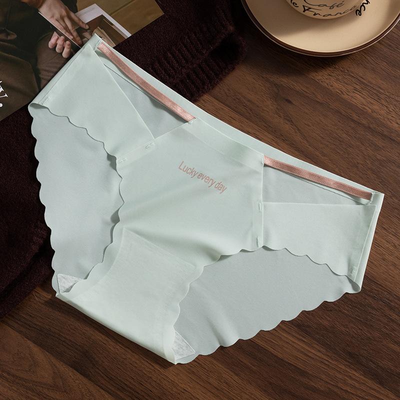 Chiloți damă de primăvară și vară, subțiri, fără urme, cu panglică subțire, cu goluri, dintr-o singură bucată