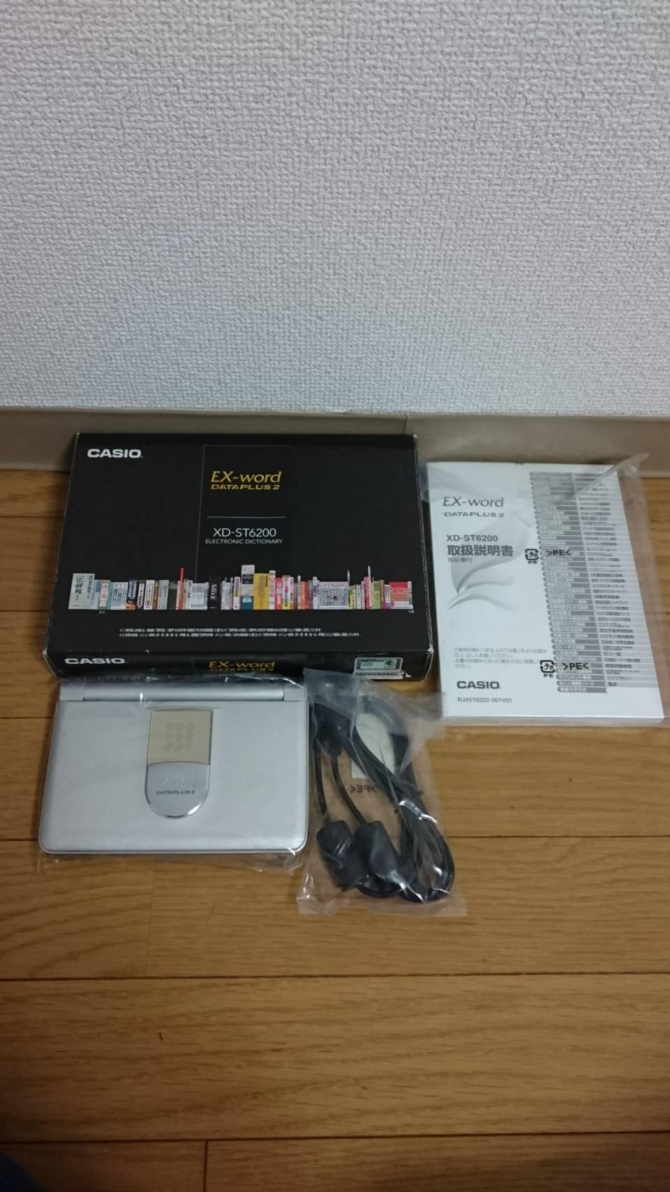 

CASIO Electronic Dictionary Voice Functions in 6 Practical Model for Everyday Super LCD with Triple Additional Ex-word XD-ST6200 (100 Contents, срібний