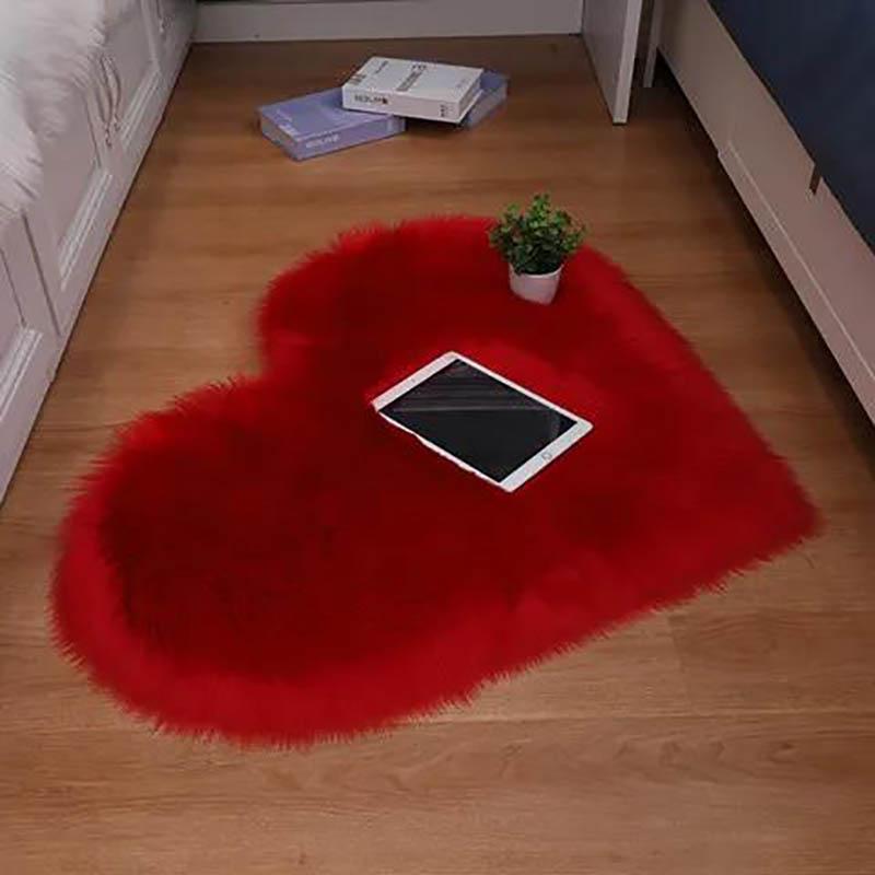 Imitation Wool Heart Shaped Floor Carpet Long Plush Cute Bedroom Bedside Teenage Heart Shaped Carpet Decoration