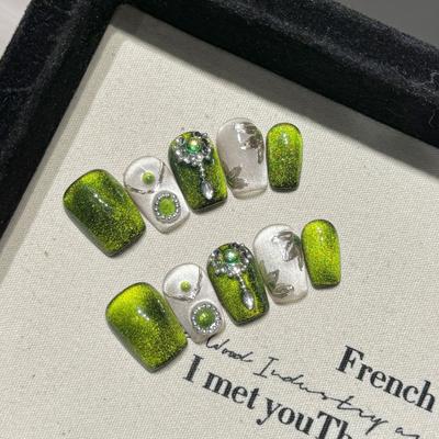 Grüne Quadratische Klebenägel Kurze Falsche Nägel Press-Ons Falsche Nägel Acryl Glänzend Vollabdeckung Klebenägel Funkelnde Künstliche Aufklebenägel für Damen