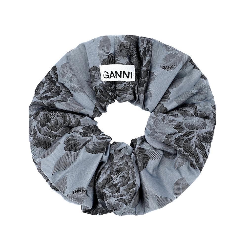 

Ganni A6431 628 Тканевая повязка-скранчи с ботаническим жаккардом A6431 628