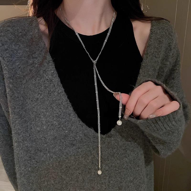 Pure Silver Pullable Long-style Pearl Necklace for Women, in A Cold and Elegant Style, with A Simple Sweater Chain for Pulling.