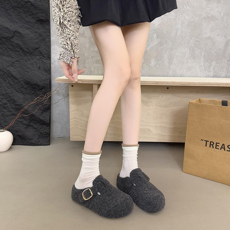 The woolen bag head woman wears a new thick bottom to increase the height, and the lazy person pedals half slippers with one foot.