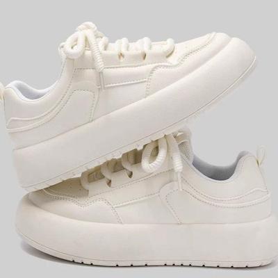 Milch-Fufu mit Rock kleine weiße Schuhe Damen 2025 neu Frühling vielseitige schicke Schuhe Plateau lässige Sneaker
