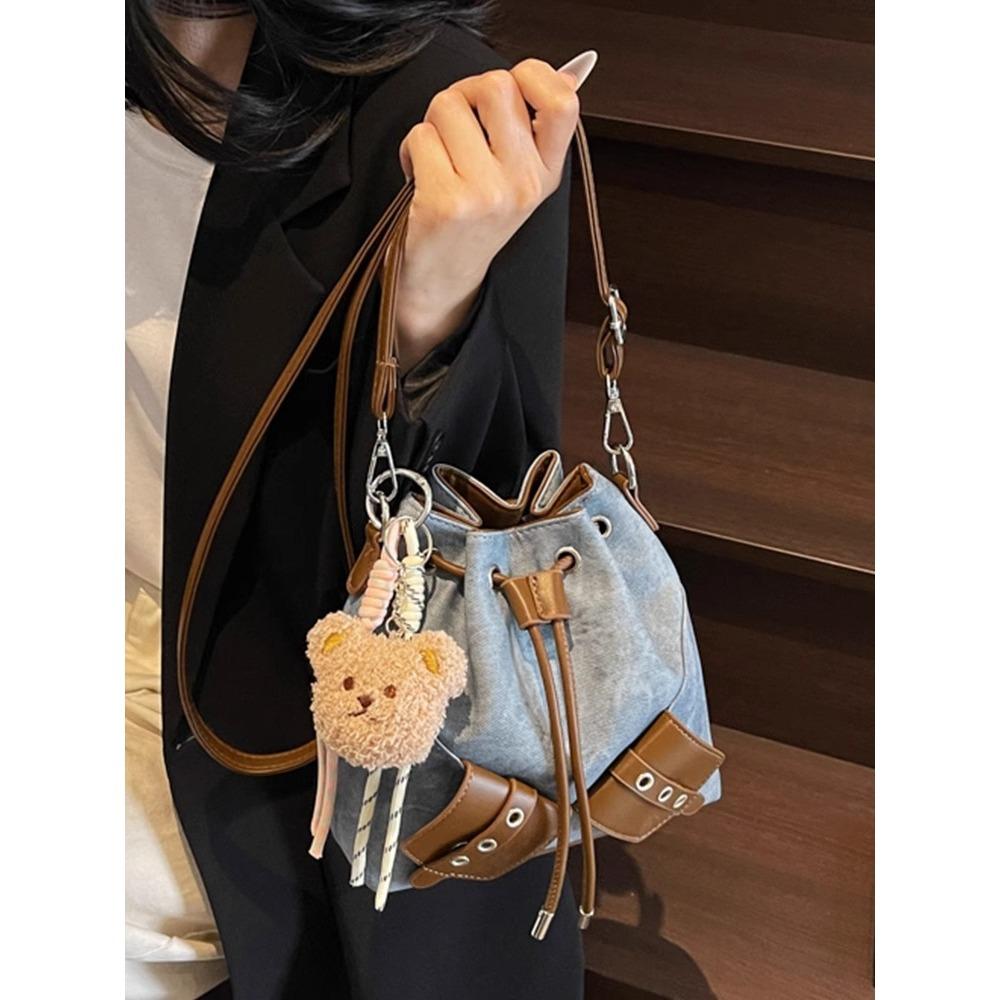 Customized 2025 New Large Bucket Bag Women's Autumn and Winter Commuting Shoulder Light, Simple, Niche Versatile Atmospheric Shoulder Bag