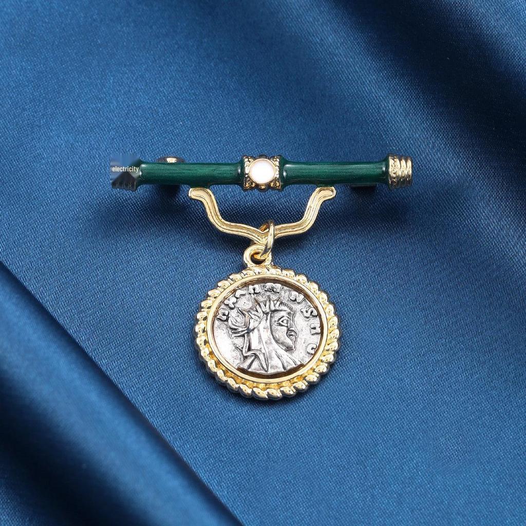 2024 Baroque Retro Brooch: Elegant French Pin for Men's and Women's Suits and Accessories