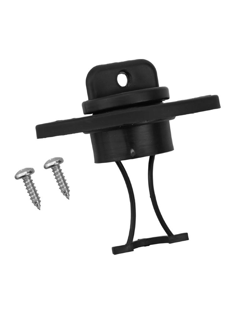 Snadno vyjímatelná vypouštěcí zásuvka člunu s efektivním designem retence