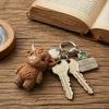 Raktų pakabukas Škotijos aukštumų karvės pakabukas Raktų pakabukas su įkvepiančiu „Vis dar stoviu aukštai“ etiketė Minkšto lydinio dervos raktų pakabukas