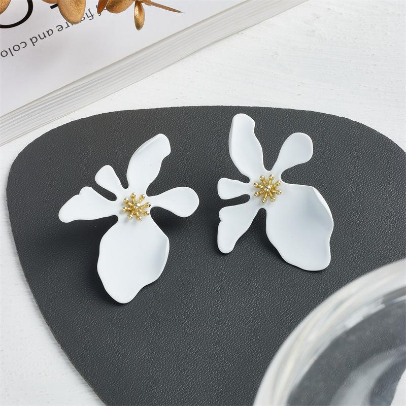 Pinkdudu Exaggerated White Flower Stud Earrings Green White Flower Stud Earrings Simple Casual Jewelry OG091