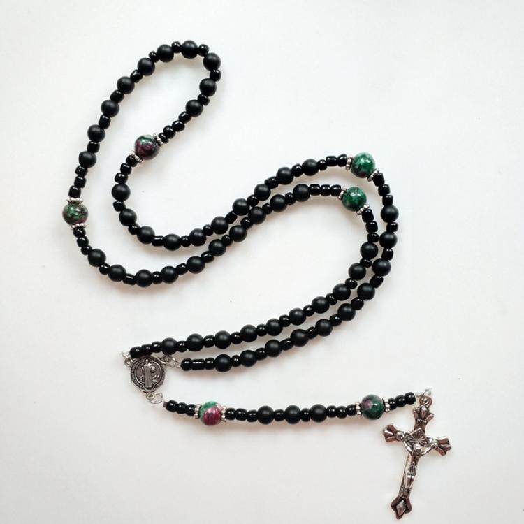 Vintage Crucifix Pendant Necklace Acrylic Black Onyx Beads Sweater Chains for W