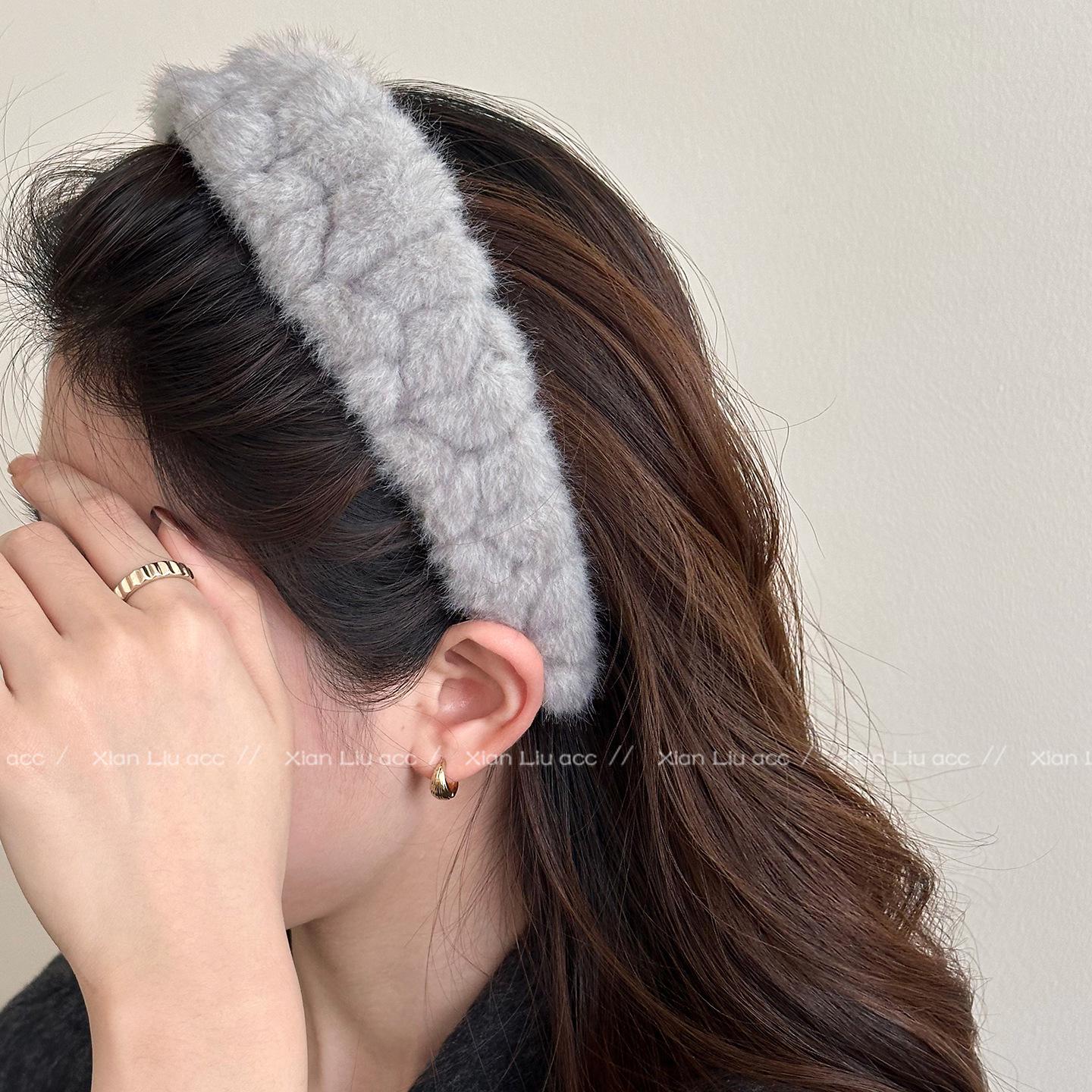 

Стильная плюшевая повязка на голову с высоким ободком однотонная 2025 для женщин - Модный и универсальный осенне-зимний аксессуар