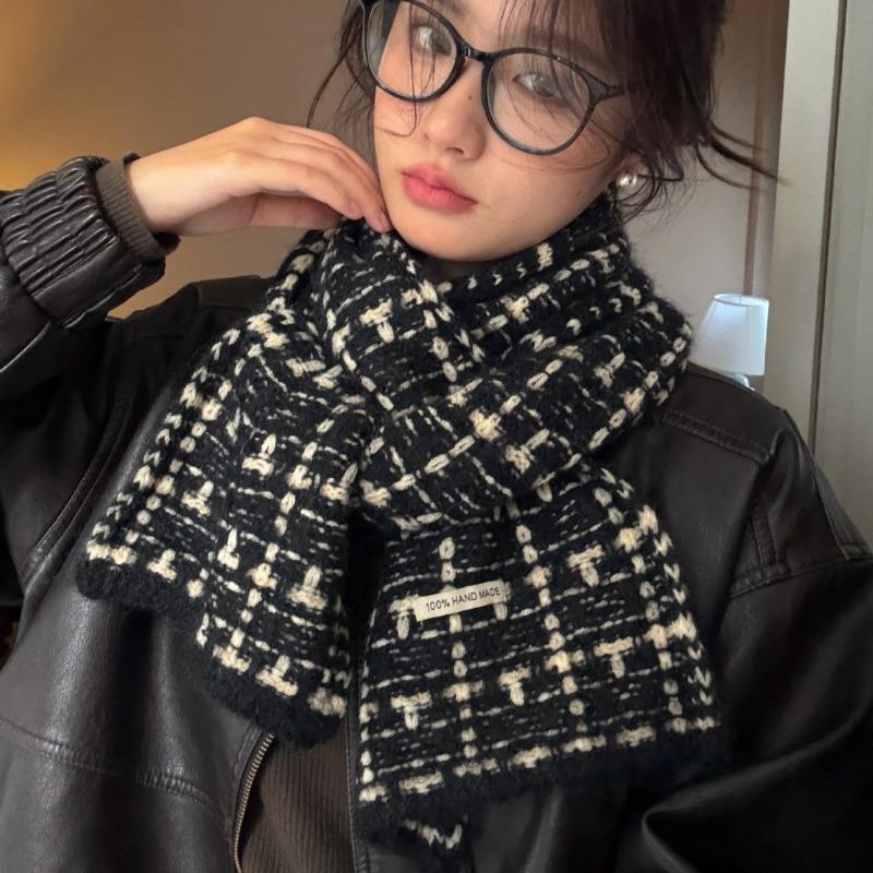Black and white plaid scarf women's autumn and winter versatile high-end scarf student warm and cold-proof couple