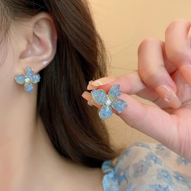 Elegante Ohrringe mit Farbverlauf-Kristallblume - S925 Silberstift, hochwertiges Design für Damen