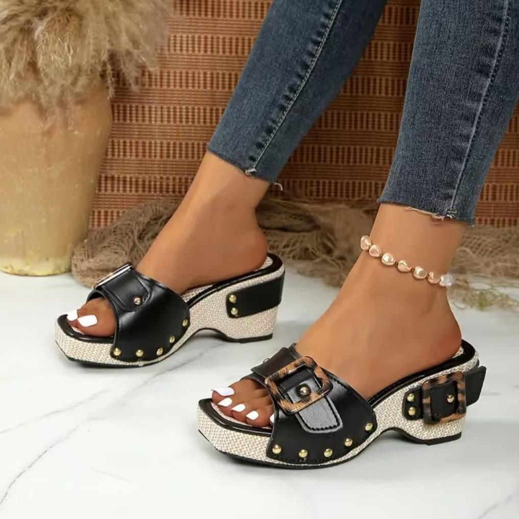 2025 New Luxury Women's Classic Slippers Summer Exquisite Buckle Metal Buckle Slippers Outdoor Casual Play Beach Cool Slippers
