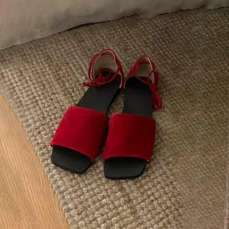 Korean niche flat-bottomed one-word sandals for women are beautiful and not tiring. New summer strap square head sandals