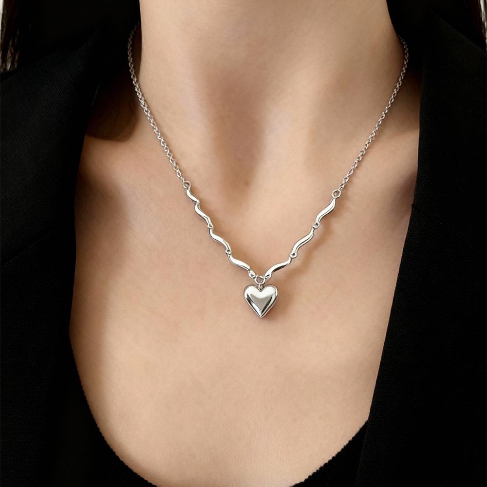 French Temperament Water Drop Love Necklace Women S Light Luxury Versatile Foreign Style Niche Versatile Collarbone Chain