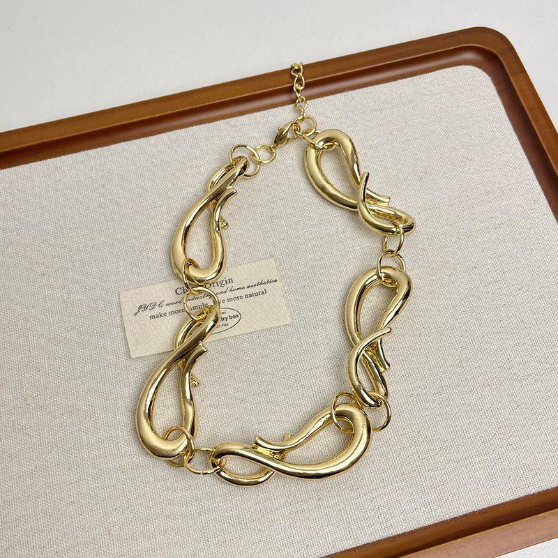 

Модный Тяжелая Промышленность Преувеличенный Минималистский Нормкор Стиль Металлическая Толстая Цепь Кубинское Ожерелье Легкая Роскошь Меньшинство Изящная Ключичная Цепь Gold Necklace