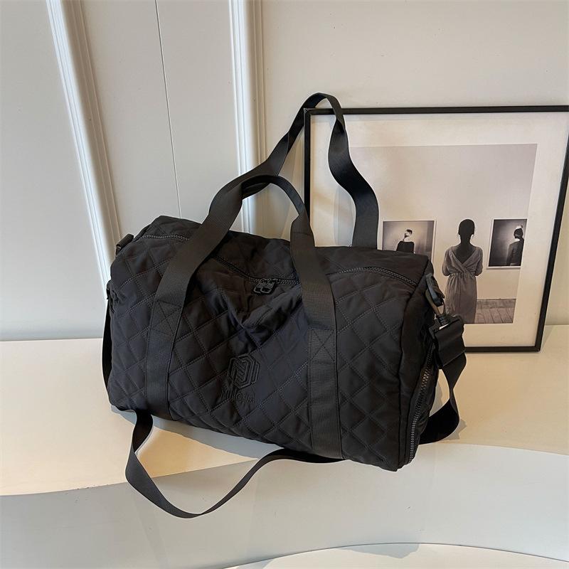 

Short trip bag Women s fashion handbag Large capacity travel luggage bag Light sports storage Fitness bag чорний