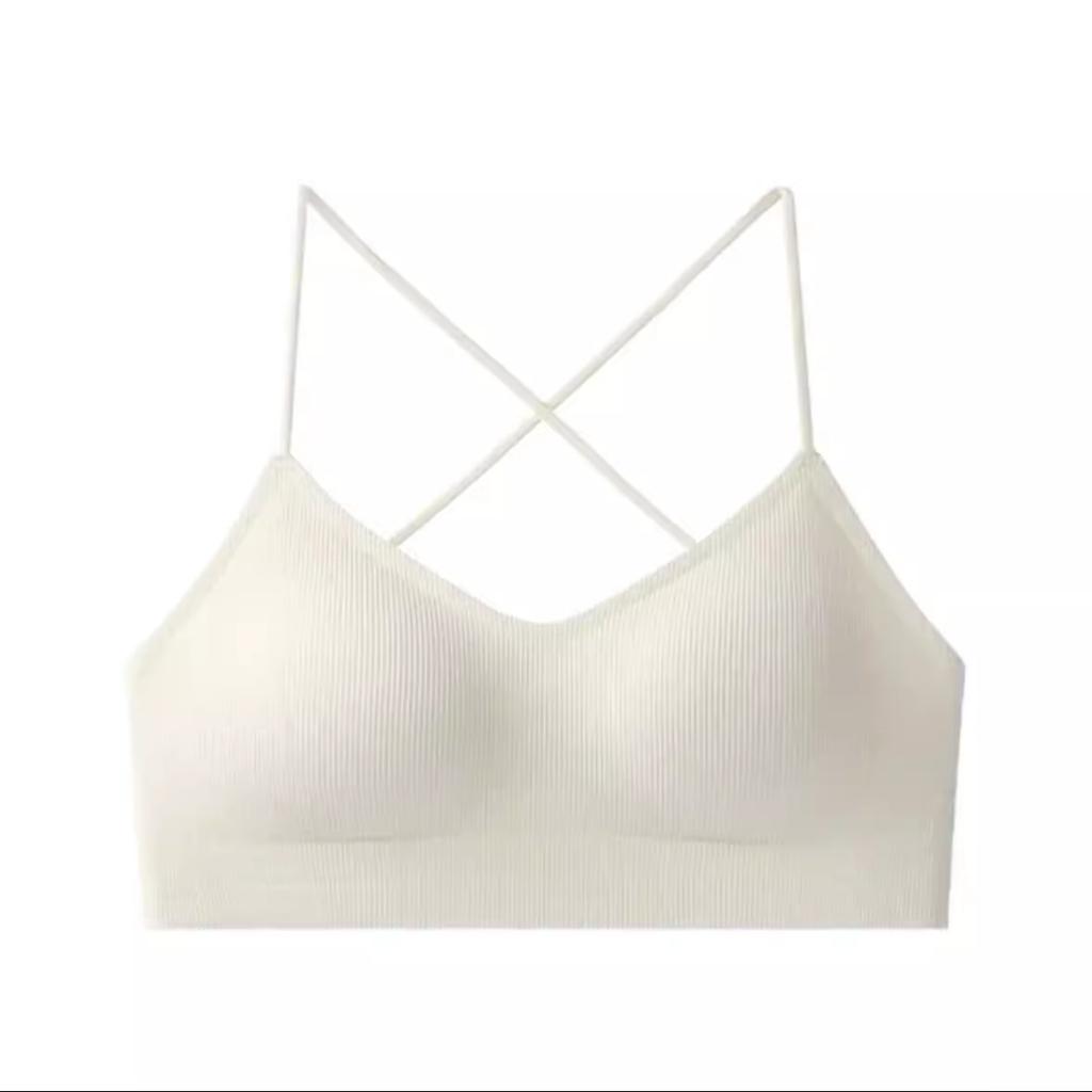 Back killing outer wear see-through outfit, thin shoulder straps crossed suspenders inside, beautiful back women's small breasts gather bras