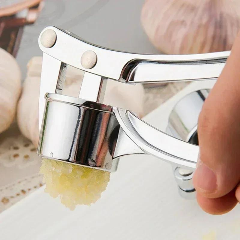 Manual Stainless Steel Garlic Press Kitchen Gadget for Home Perfect for Garlic Paste Ginger Mince Must-Have Kitchen Accessory