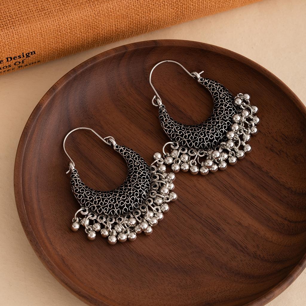 Ethnic Style Retro Temperament High-End Stud Earrings Silver Round Beads Beaded Fringed Earrings Women'S Crescent Light Luxury Earrings
