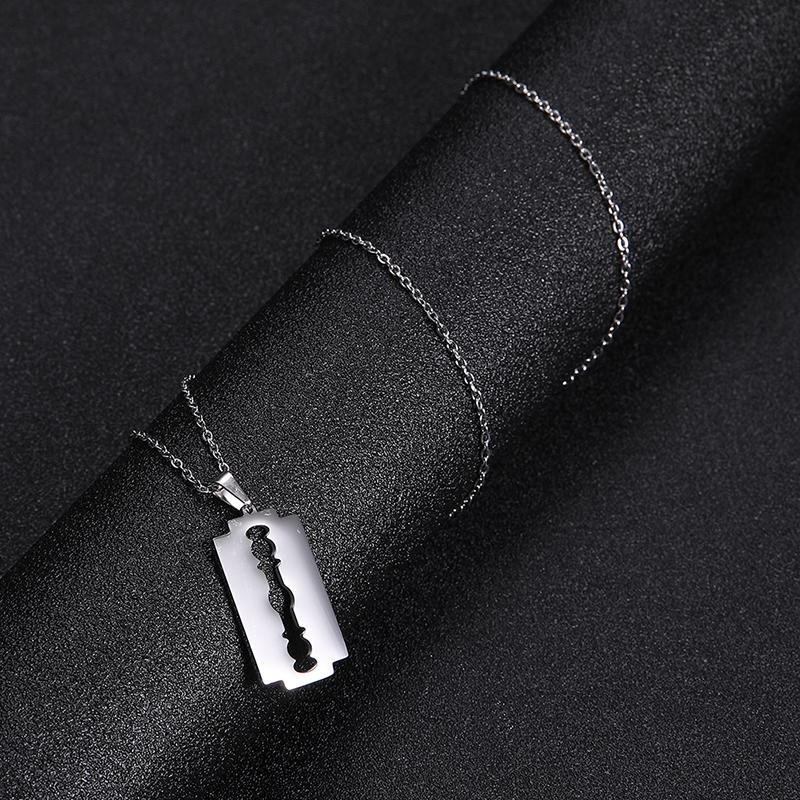Collier Lame de Rasoir Cazador Forme de Rasoir Pendentif Collier Acier Inoxydable Collier Acier Froid Pour Hommes Collier Hip Hop Bijoux