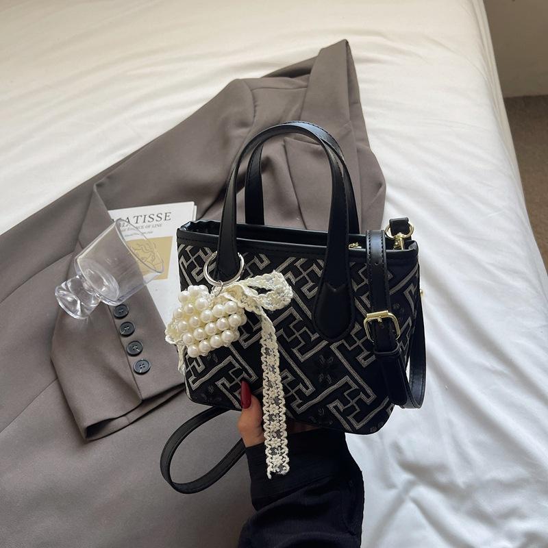 2025 Portable Niche Design Bag Women's Bucket Bag New Sweet Shoulder Messenger Bag