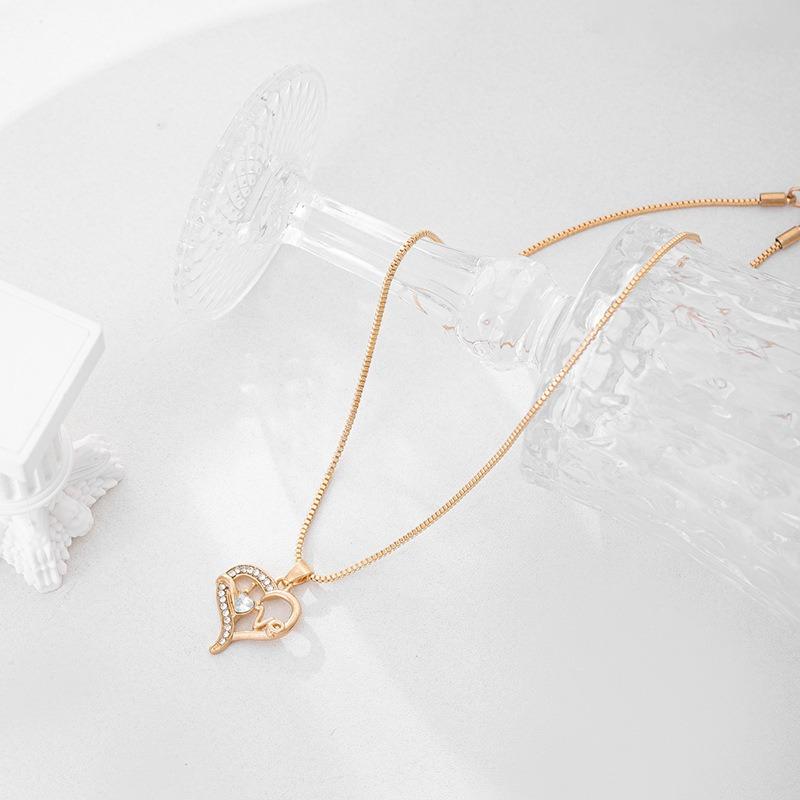 New jewelry autumn and winter fashion versatile diamond pendant personalized love letter necklace women