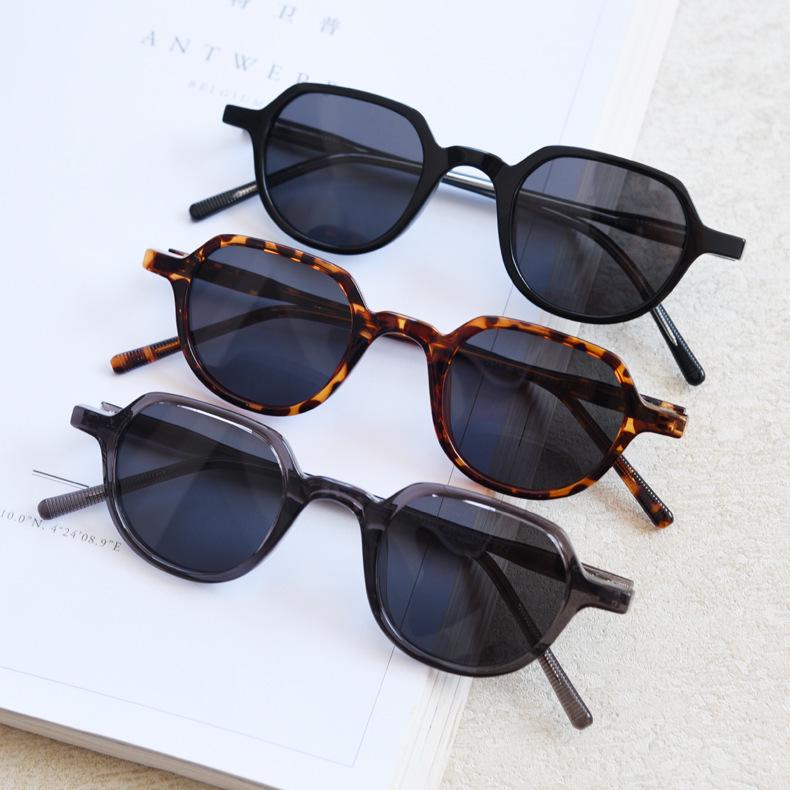 2025 Unisex Retro Round Sunglasses: Trendy, Colorful UV Protection