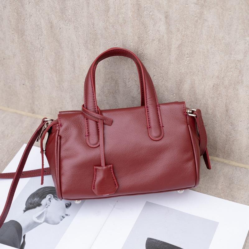 

Универсальная небольшая квадратная сумка для поездок на работу, женская сумка через плечо Baotou Layer Cowhide Simple красный