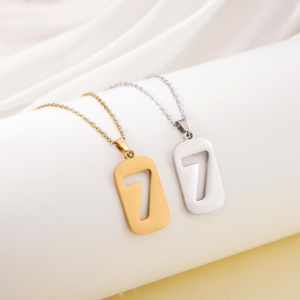 TOHM Glückszahl 7 Titan Halskette: Modisches, vielseitiges quadratisches Design für Influencer