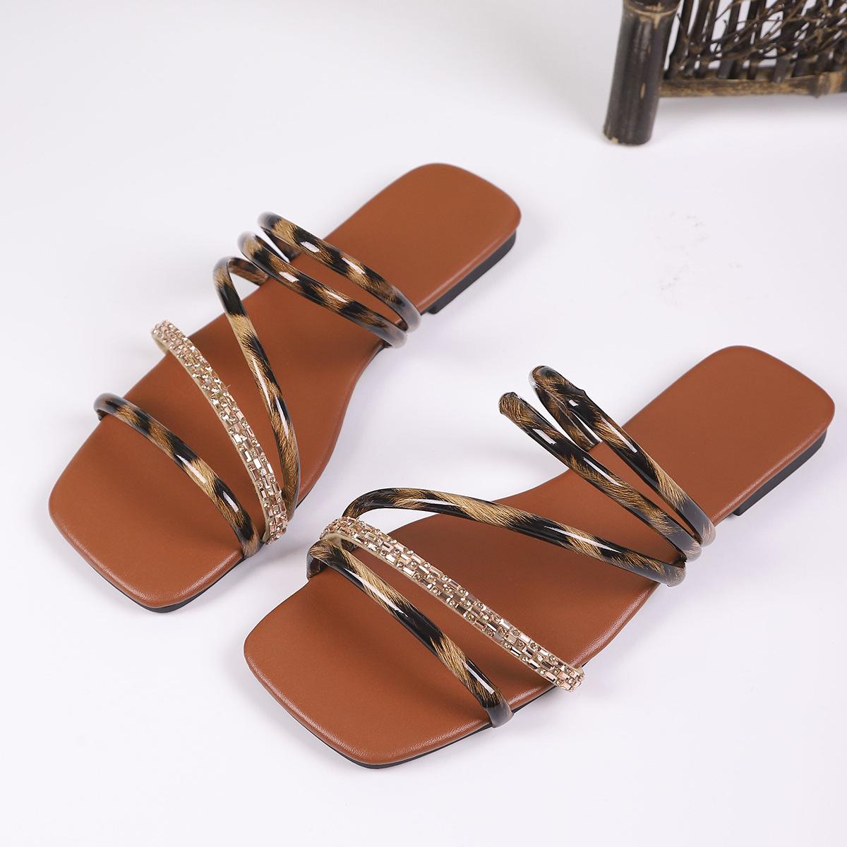 

Шлепанцы на плоской подошве с горным хрусталем, шлепанцы-одно слово, крутые, женские, летние, новая нишевая одежда, высококлассные римские крутые шлепанцы 43 светло-коричневого