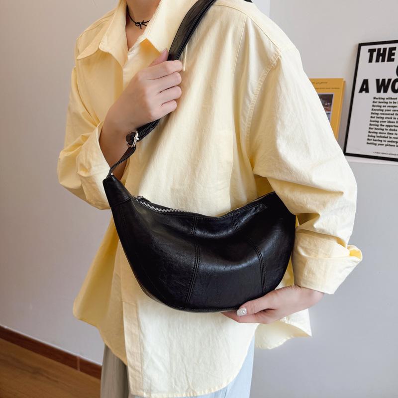 

Large Capacity Bag Women s New Shoulder Bag Commuter Messenger Bag
