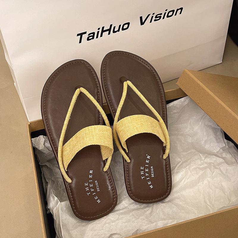 Retro niche woven flat-bottomed slippers for women's summer wear with skirts, vacation beach sandals