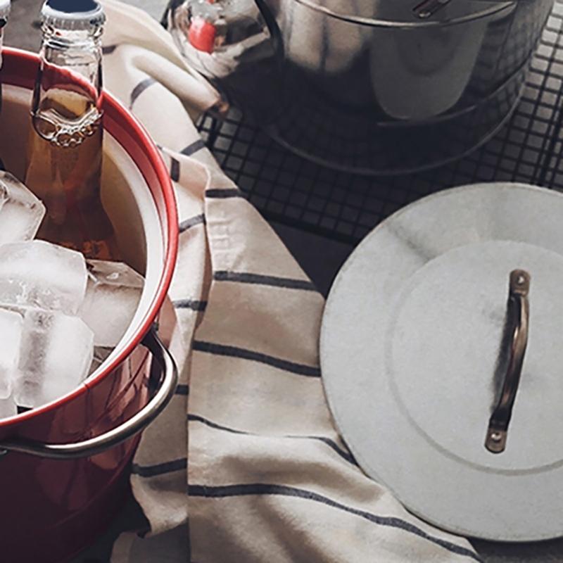 Round Beverage Tub with Shovel and Lid Double Handle Ice Bucket Metal Drink Coolers Champagnes Bucket Easy To Carrys