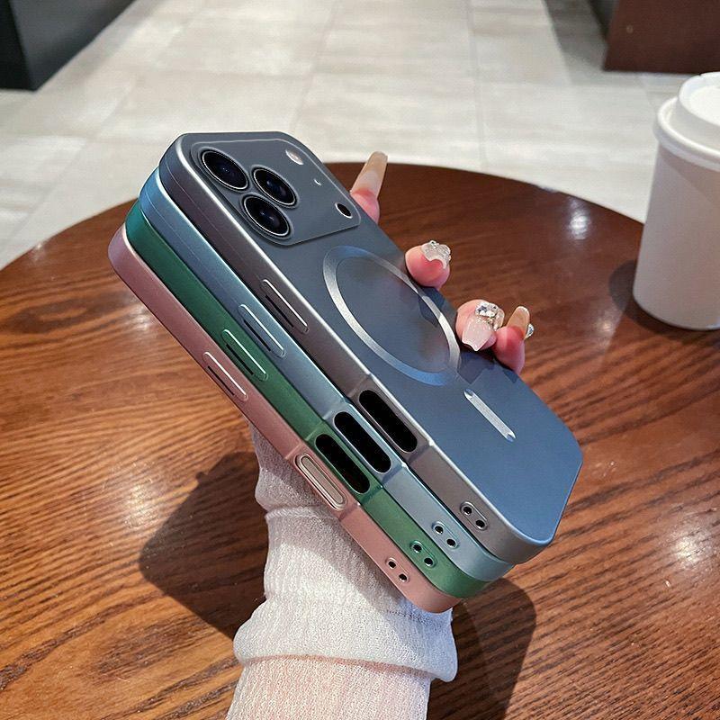 IPhone17PROMAX Liquid Silicone Magnetic Suction Mobile Phone Case Suitable for Apple 16 with Lens Film Soft Protective Cover 15