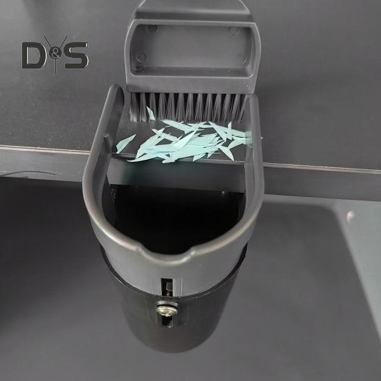 Trash Can 0.5L Mini Hanging Desktop Garbage Can with Broom Brush Compact Design Easy To Install Tiny Trash Bin Countertop Wastebasket