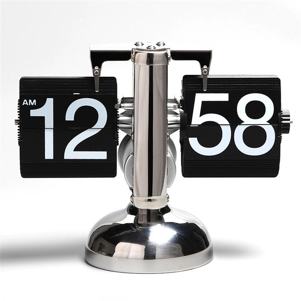 Eine Flip-Uhr mit automatisch umblätternden Seiten für moderne Wohnraumdekoration, voller Sinn für Technologie, Retro-Tischuhr