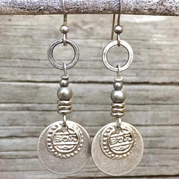 Винтажные серебристые круглые полые серьги-подвески с резьбой для женщин