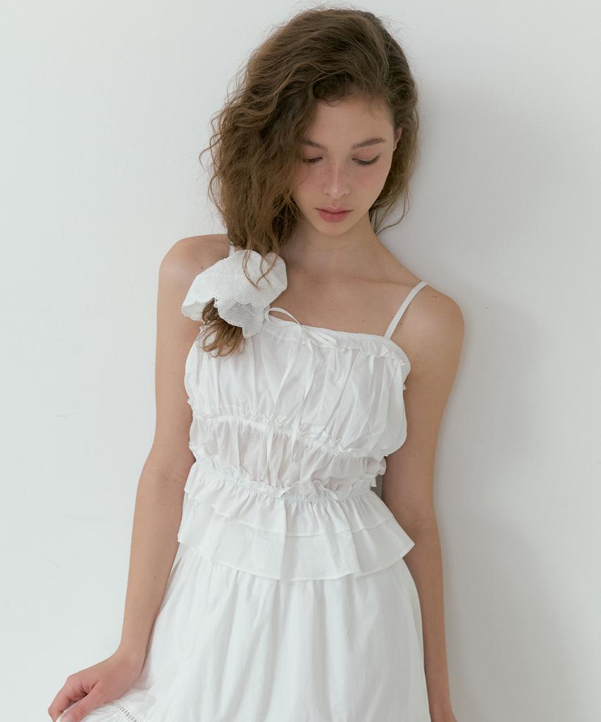 LUCIR ZU Romantic Frill Sleeveless Blouse (Ivory)