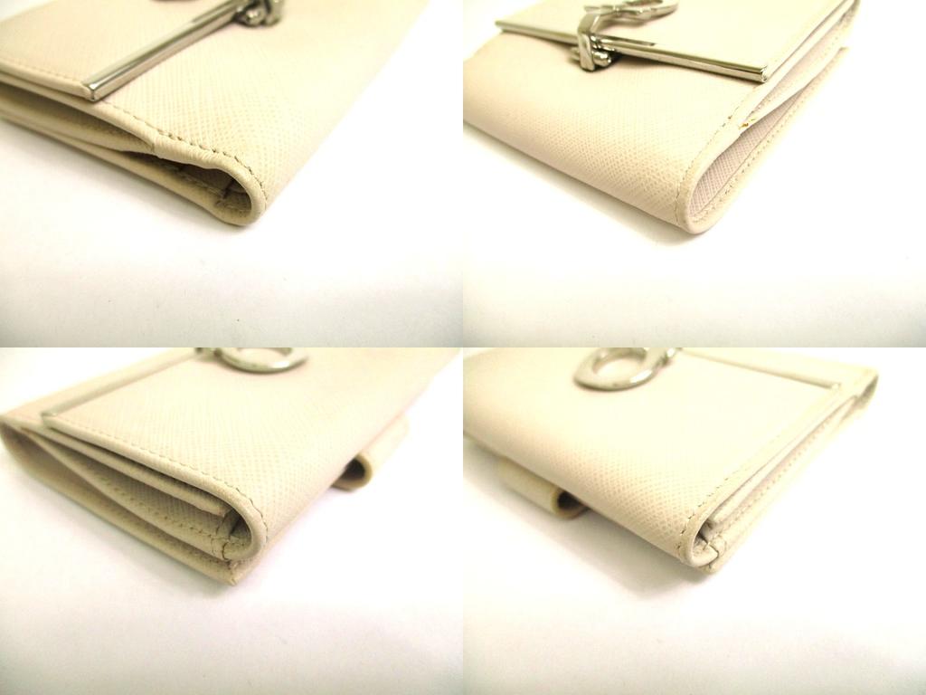 Autentisk Salvatore Ferragamo Gancini lysbeige skinn sølvfarget H/W bifold-lommebok #a701 pusset opp