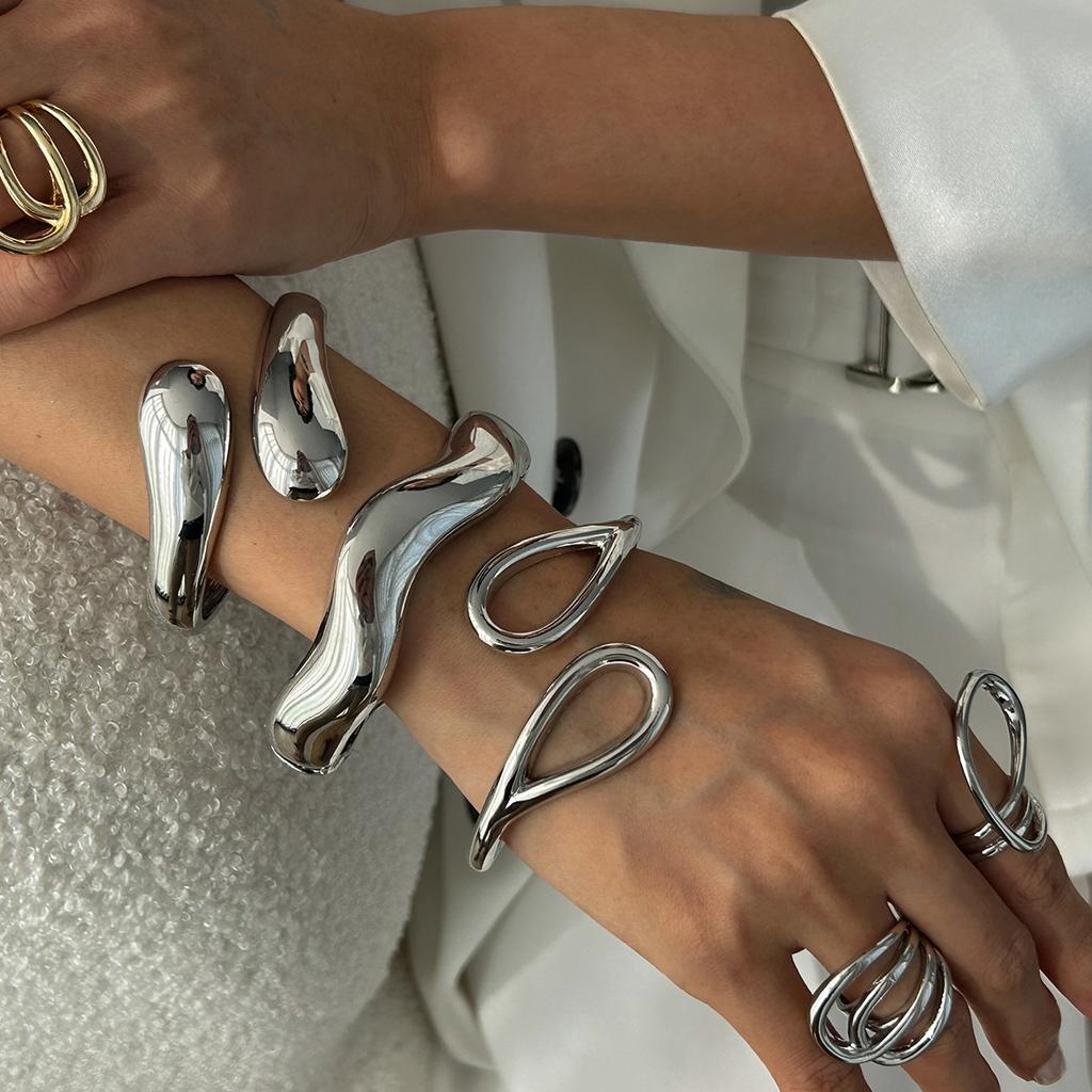 Exaggerated Metal Smooth Water Droplets Hug Open Bracelet, Personalized Double Ring Spring Buckle Bracelet For Women