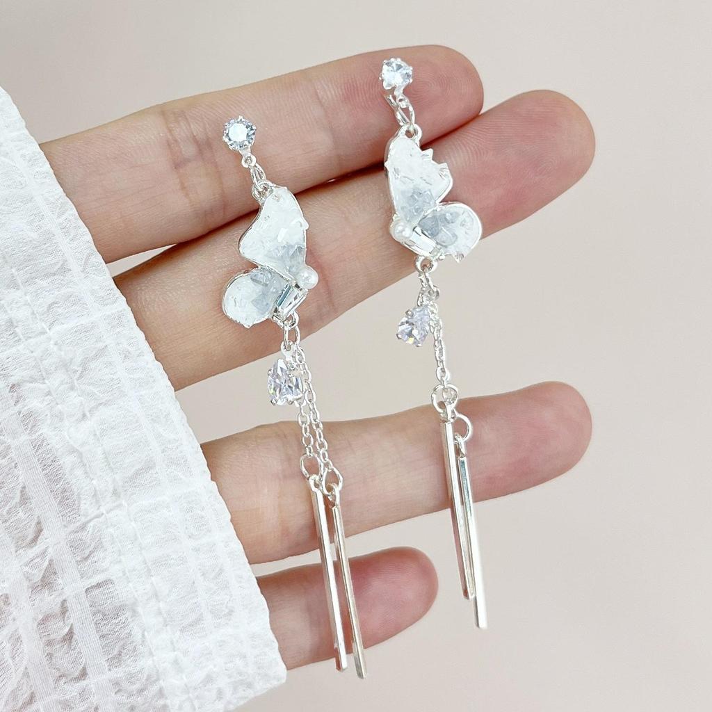 Vintage French Pearl No-Pierce Earrings: Elegant Luxury Clip-ons for Women