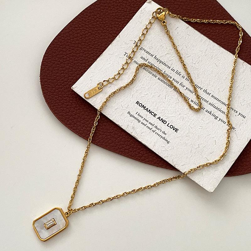 

Ожерелье с геометрическим квадратным кулоном из титановой стали, легкая роскошная нишевая конструкция, простая высокочувствительная ключичная цепочка